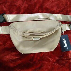 The foldie tan fanny pack
